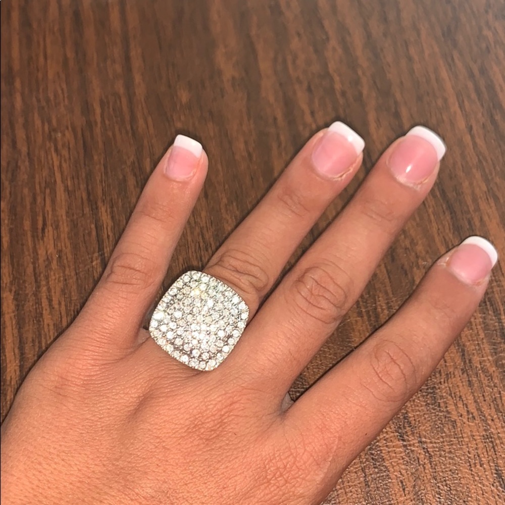 Large jewel ring